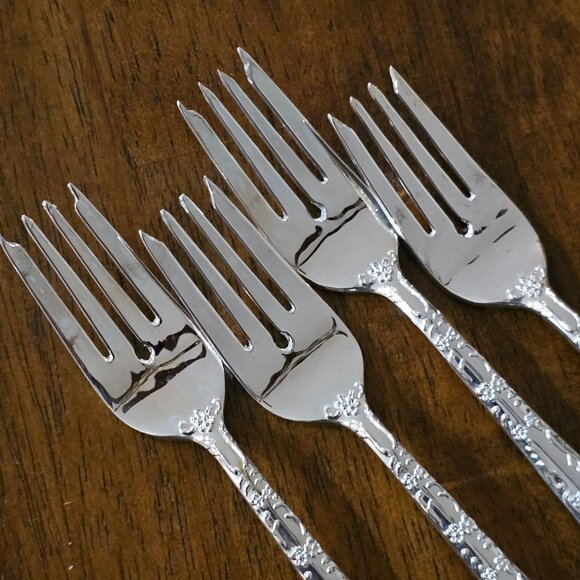 4 Williams Rogers Enchanted Rose Salad Fork 7" floral embossed maximalism 1995 - Picture 4 of 7